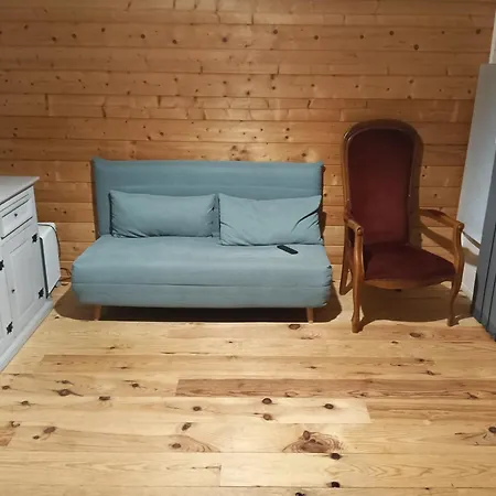 Maison En Bois En Bord De Foret