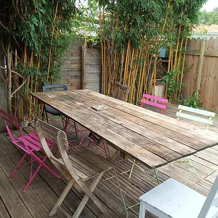Maison En Bois En Bord De Foret * ביסקארוס